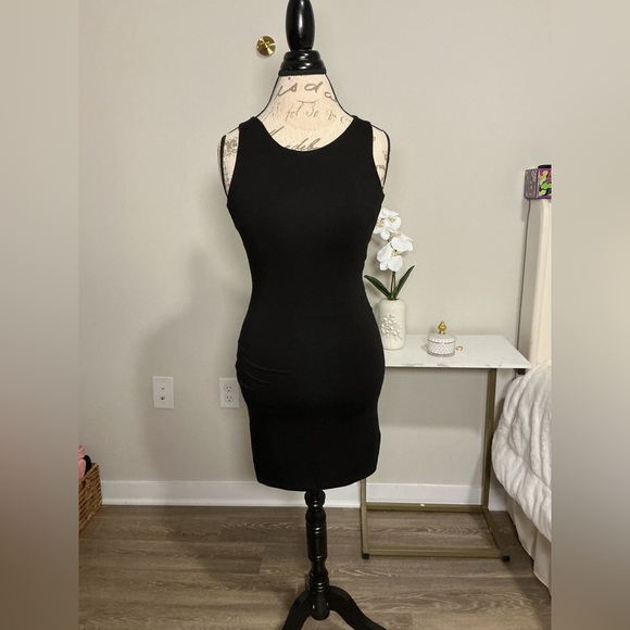 Guess Black Sleeveless Dress - Picture 2 of 8